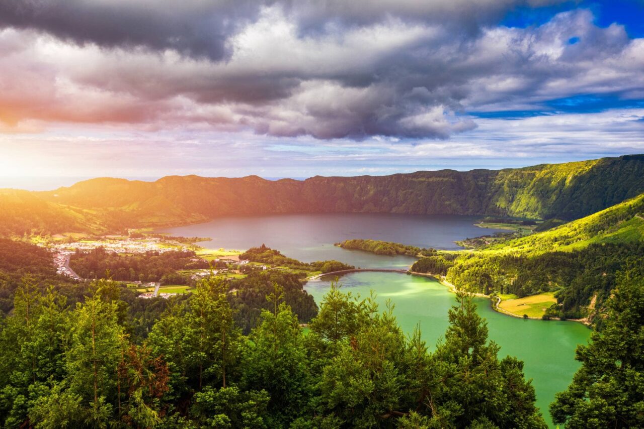 the blue and green lake tour